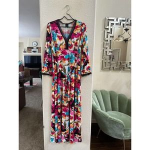 East & West White With Multi-Colored Flowers Women's Night Robe/Gown Size L